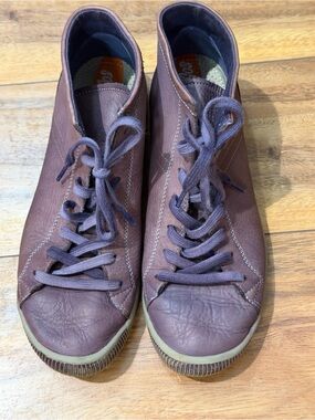 Women’s Softino Light Purple Bootie Ankle Sneakers
Size 39 (8)
